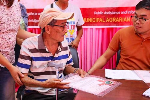 1,286 ARBs sa Iloilo Pinalaya sa P91.5-M Utang sa Lupa sa ilalim ng CARP